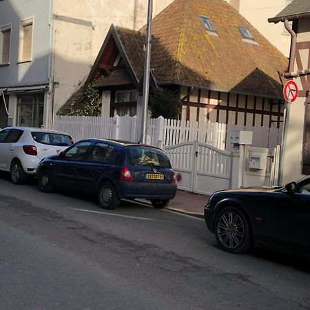 Charmante Maison Coeur De Ville La Gare Des Vacances Довиль Экстерьер фото